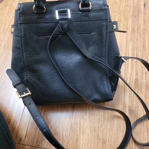 Backpack - Picture 3 of 9